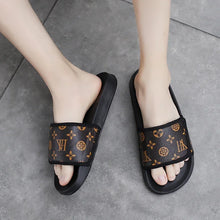 Load image into Gallery viewer, Men's Genuine Leather Sandals Comfortable Man Sandal House Slippers Man Summer Shoes Sale Genuine Mens Slipper Flip Flop Slides